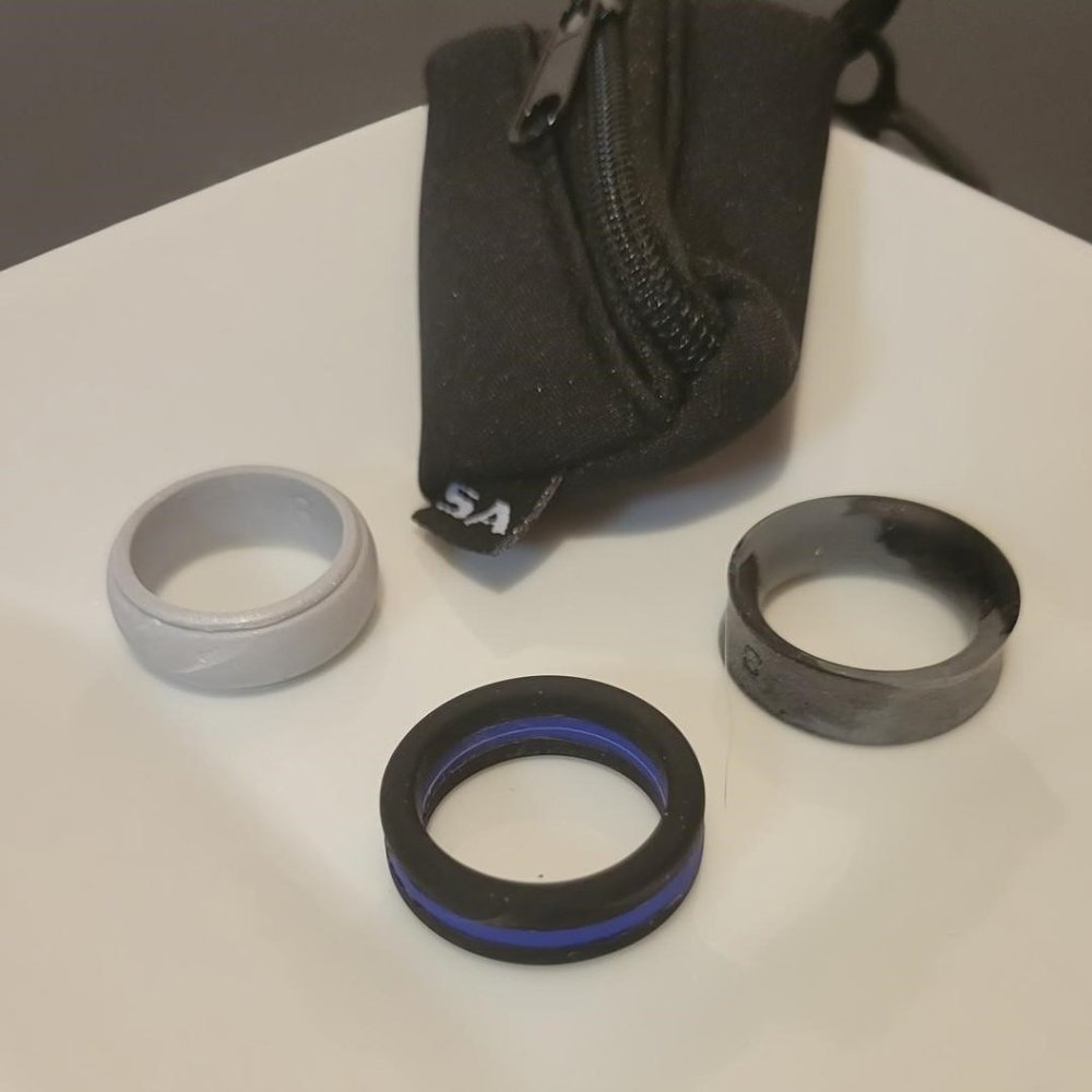 Set of 3 Men's Silicone Wedding Rings with Case - Size 8 - In Great Shape